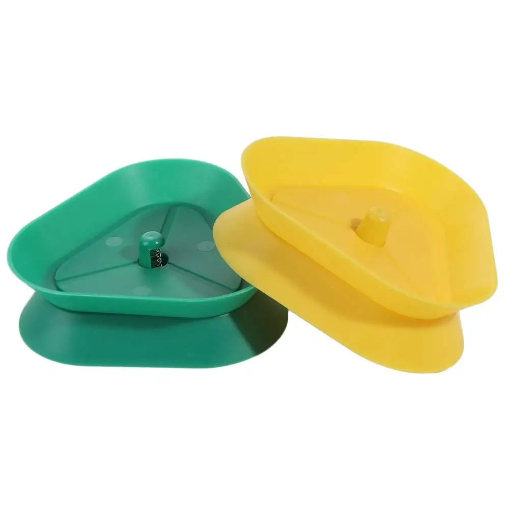 4Pcs/Set Triangle Shaped Triangular Card Holder Hands-Free Spring-loaded Lazy Person Poker Seat 4Pcs/Set Plastic