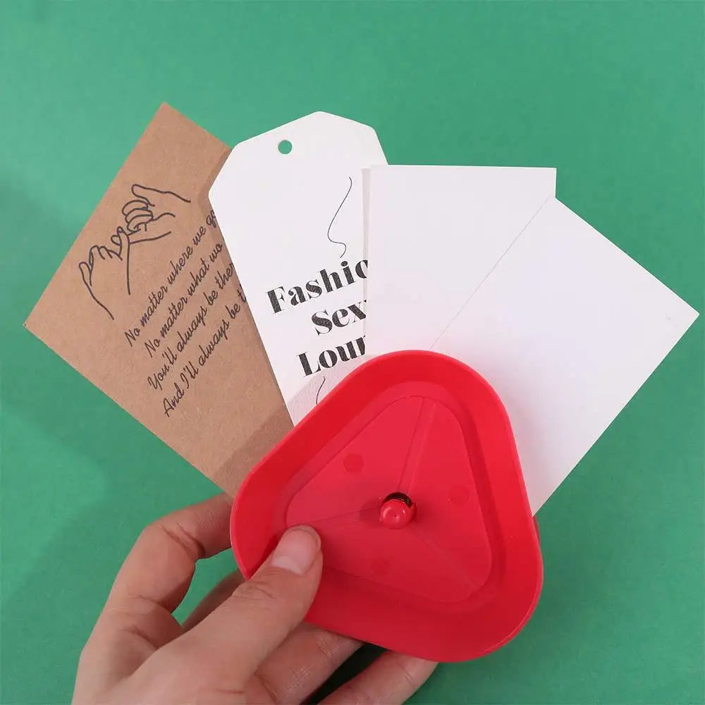 4Pcs/Set Triangle Shaped Triangular Card Holder Hands-Free Spring-loaded Lazy Person Poker Seat 4Pcs/Set Plastic